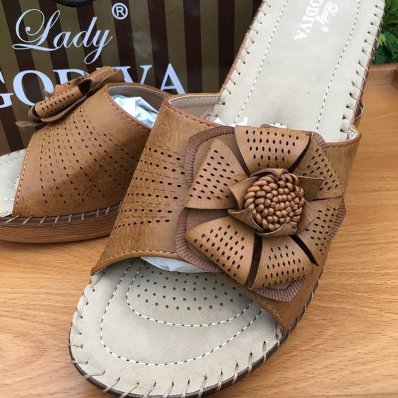 COPY - Lady Godiva Brown/Tan Flower Sandals Wedges, sz 10 - Picture 2 of 10